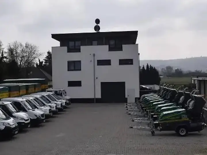 Werkstatt und Lagergebäude